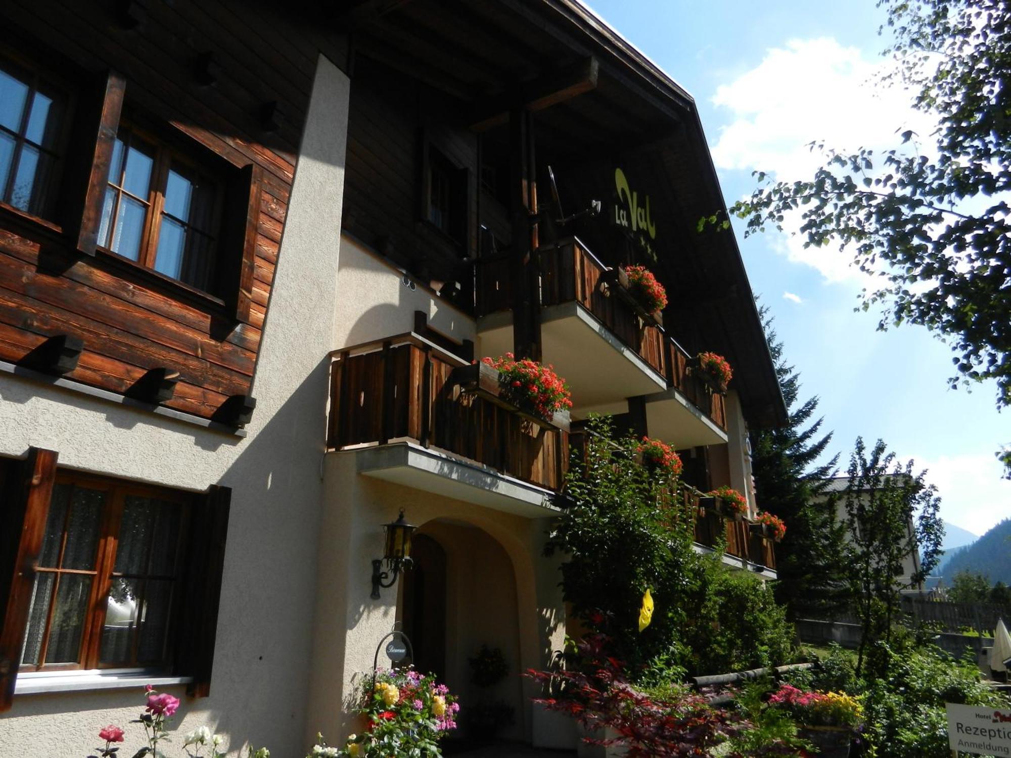 Hotel B&B Casa La Val Sedrun Esterno foto